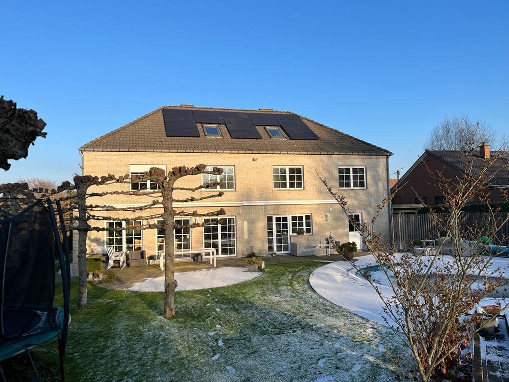 REC Alpha Pure 400 Wp op leien dak